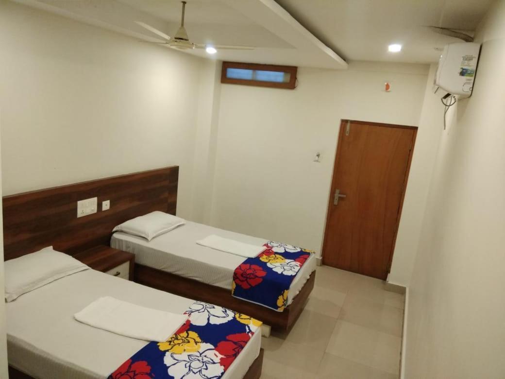 Tirur Tourist Home Exterior photo