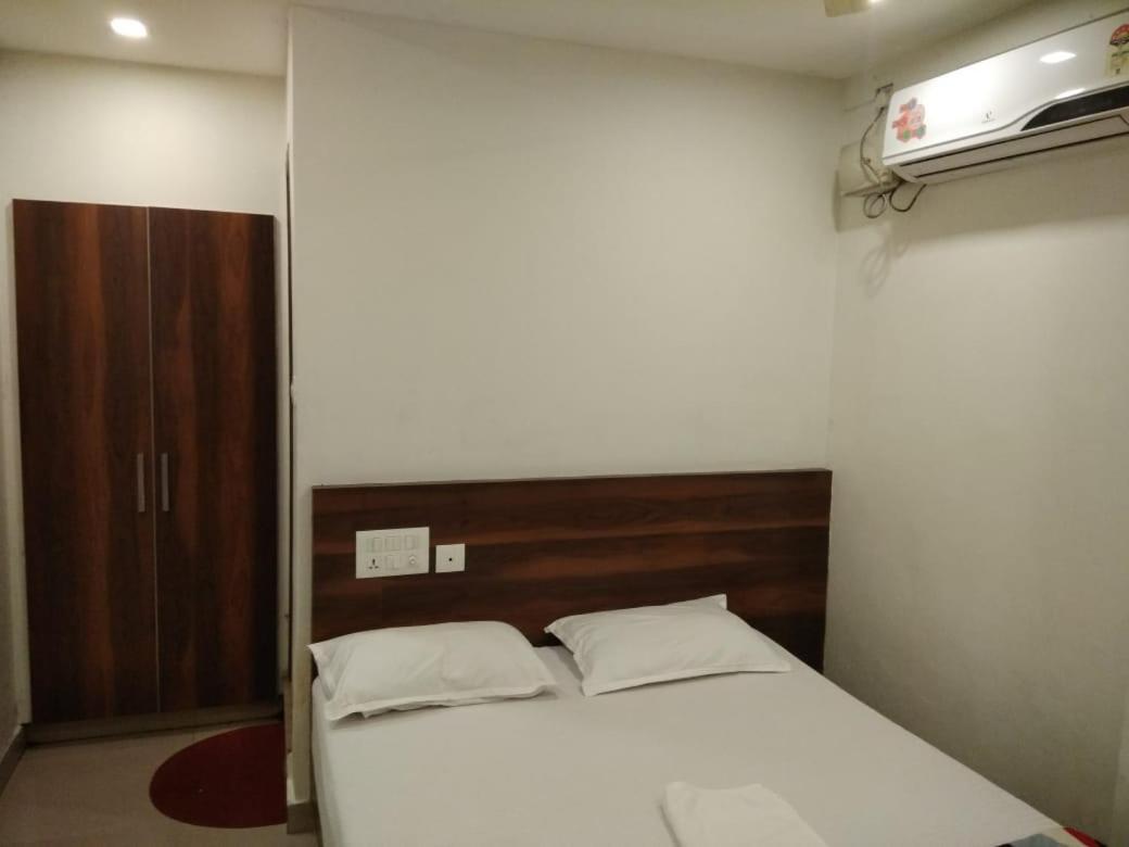 Tirur Tourist Home Exterior photo