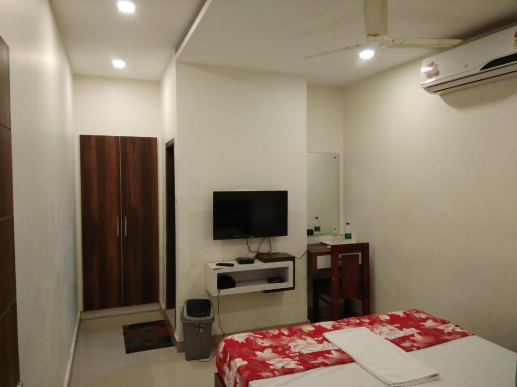 Tirur Tourist Home Exterior photo
